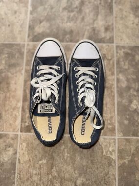 Chuck Taylor Converse Low Top Sneakers - Navy & White Canvas